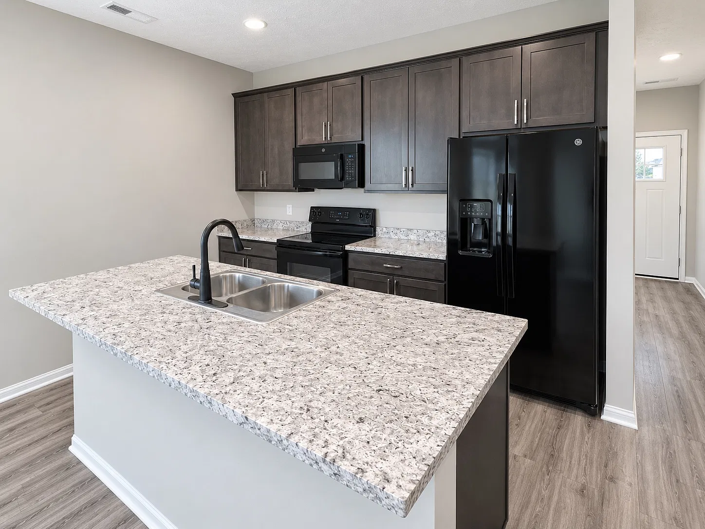 3 bed, 1362 sqft, $2,200 — Photo 4