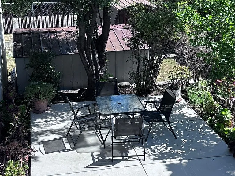 615 E I St — Photo 27