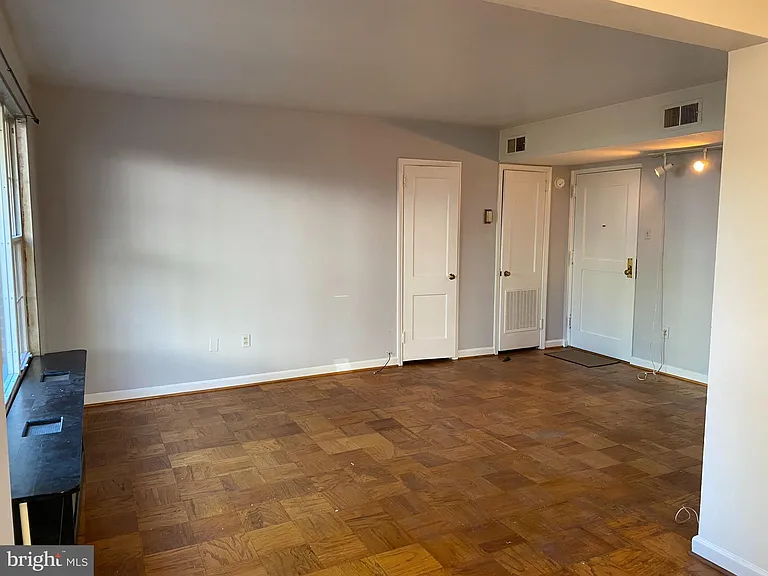 1300 N Meade St #22 — Photo 4