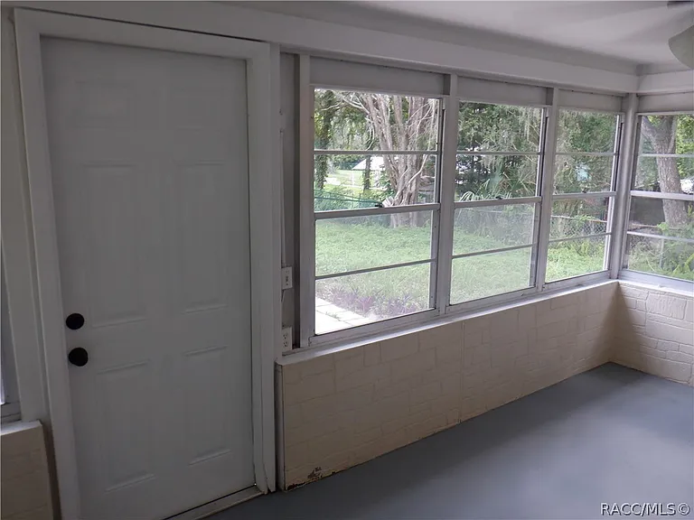 101 W Hill St — Photo 26