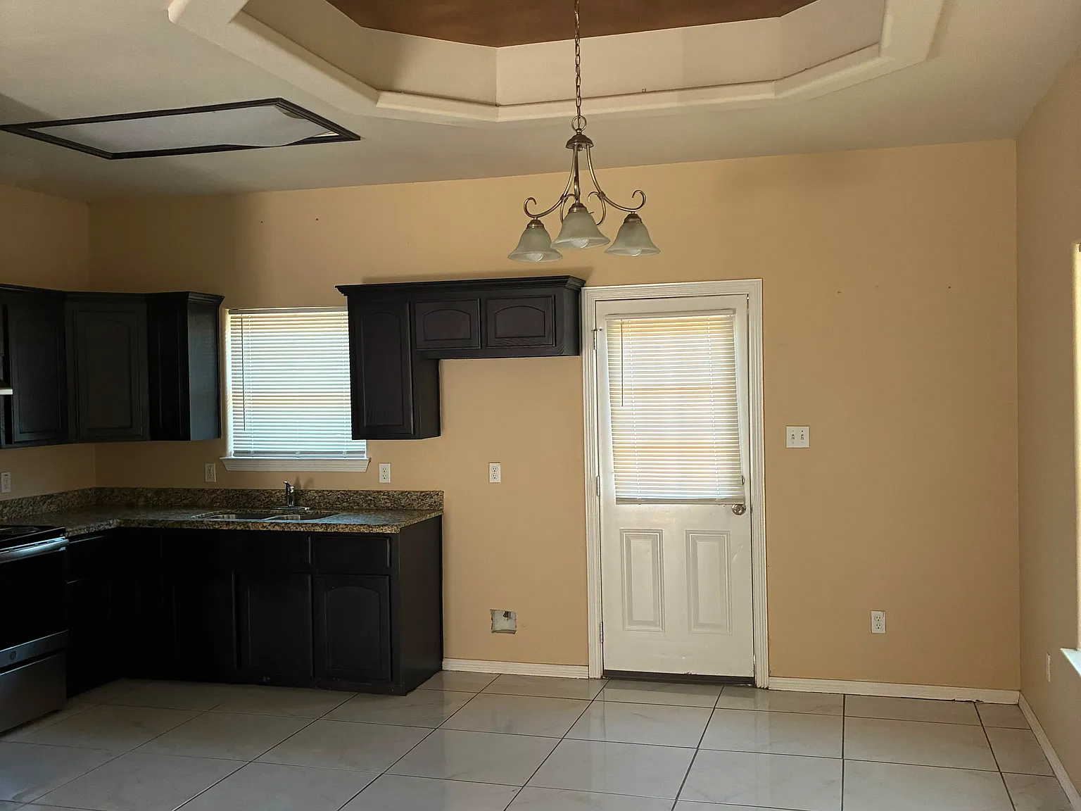 2 bed, 950 sqft, $875 — Photo 2