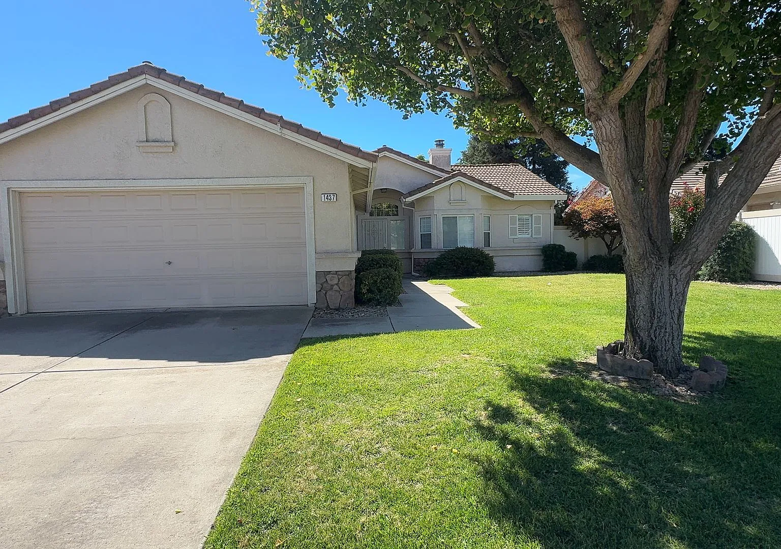 Beautiful 3-bedroom in the desirable town of Oakdale! — Photo 1
