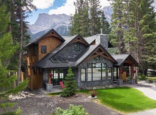533 N 3rd St, Canmore, AB T1W 2H8