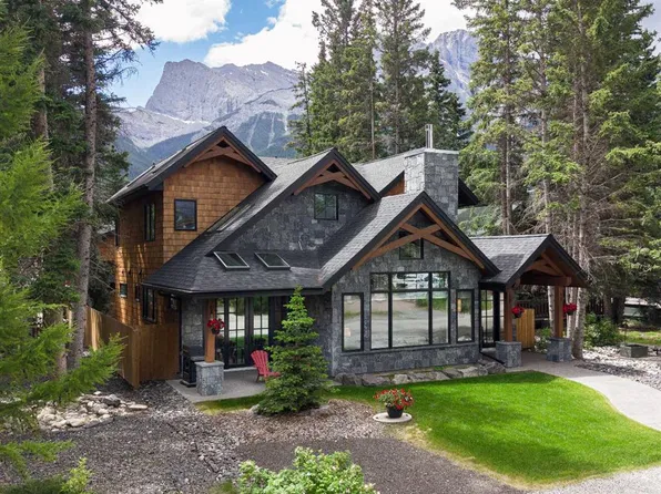 533 N 3rd St, Canmore, AB T1W 2H8