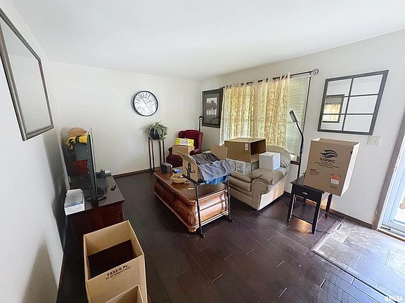 4th image of 1316 Glencoe Ln