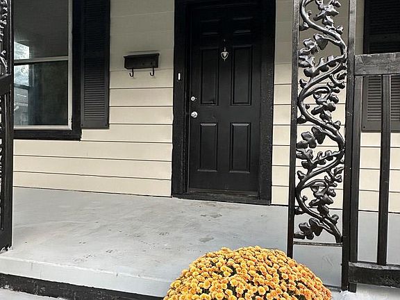 3rd image of 616 Sycamore St