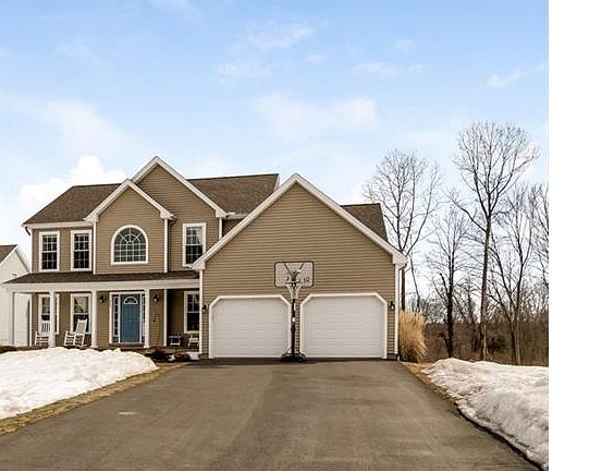 Welcome home to 223 Farmste...