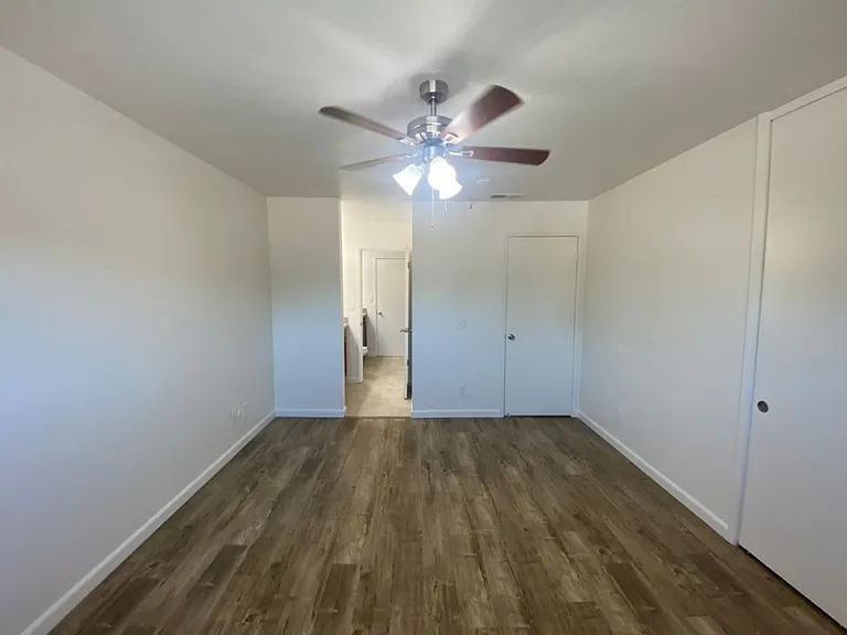 2212 Pine St — Photo 15