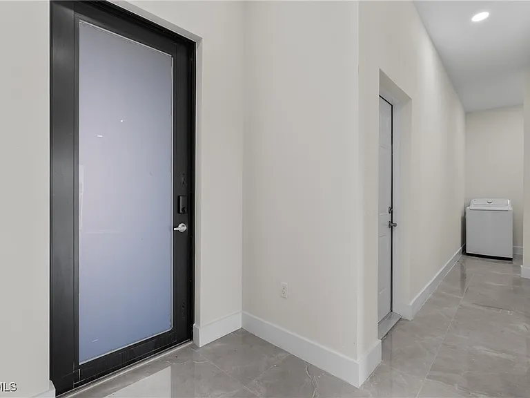 1134 Cumming St E — Photo 13