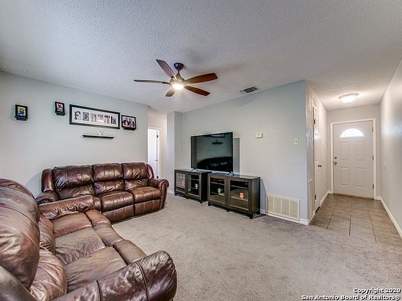 4th image of 533 Marilyn Dr