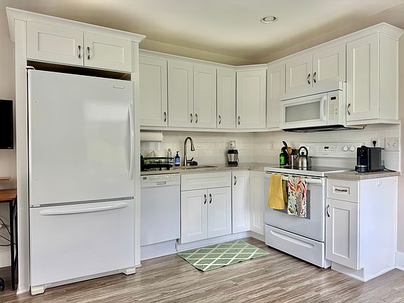 2nd image of 1006 Sedgefield St #A