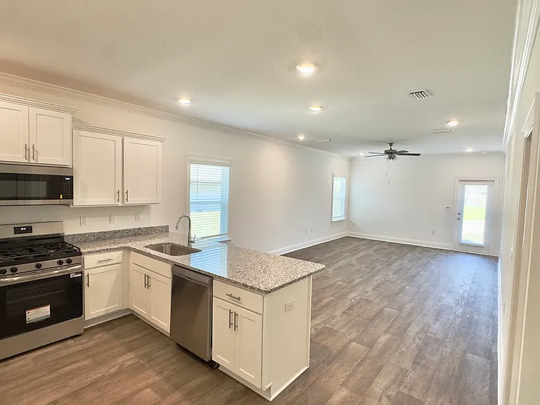 32415 Revere Dr — Photo 9