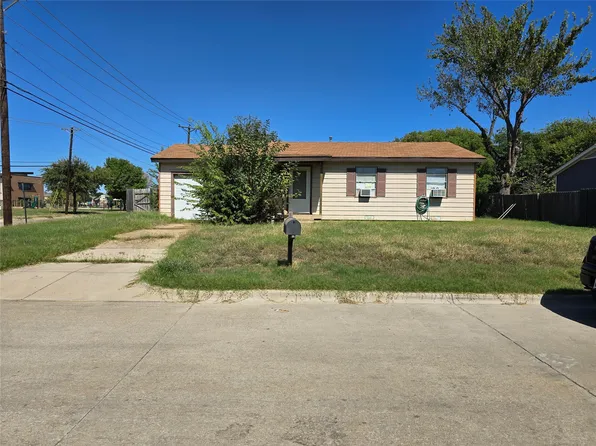 701 Shady Ln, Hurst, TX 76053