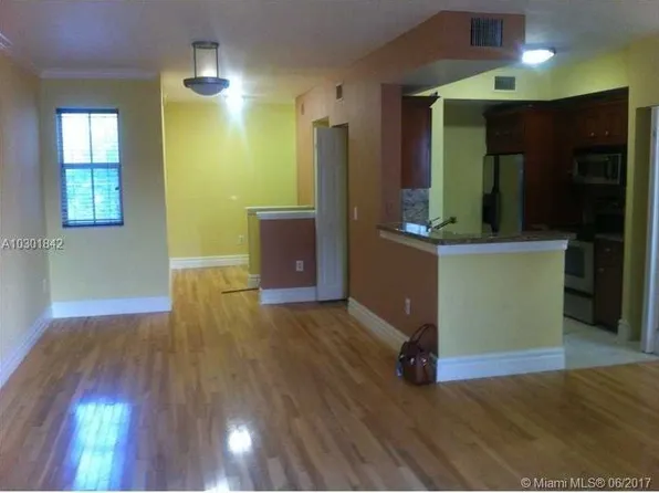 2430 Centergate Dr APT 202, Hollywood, FL 33025