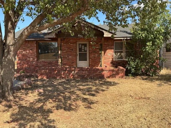 631 N 4th St, Clinton, OK 73601