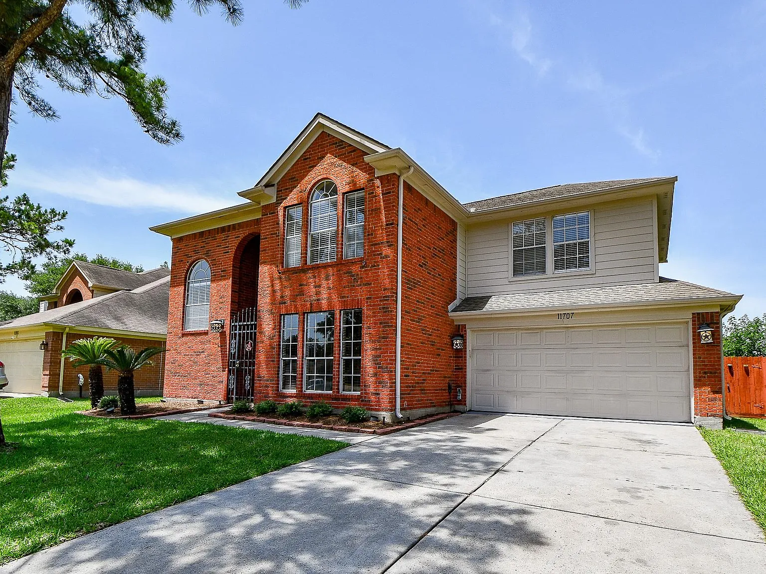 4 bed, 2.5 bath, 2104 sqft, $2,395 — Photo 2