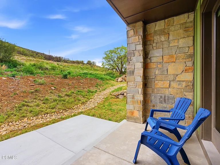 519 W Ascent Dr — Photo 35
