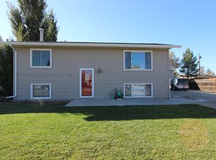 297 Suncrest Ave, Dickinson, ND 58601