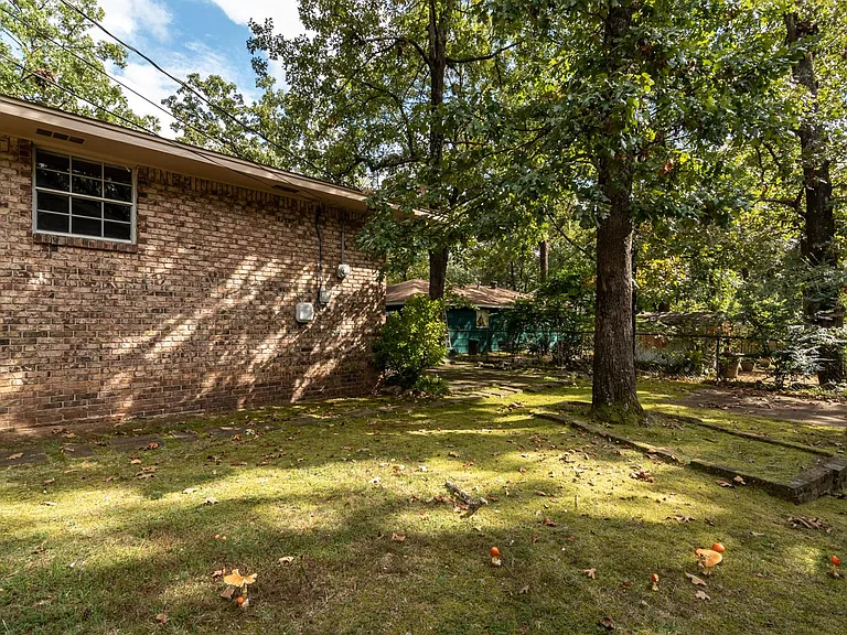 9601 Temple Dr — Photo 34