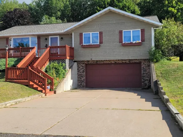 1011 Apollo Dr, Iron Mountain, MI 49801