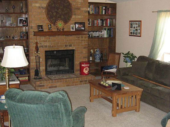 living room w/ fireplace