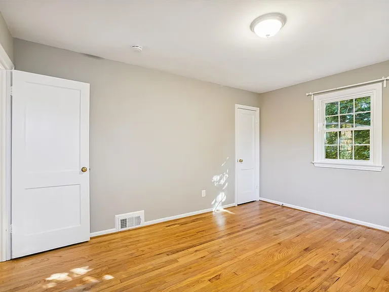 5212 Augusta St — Photo 24