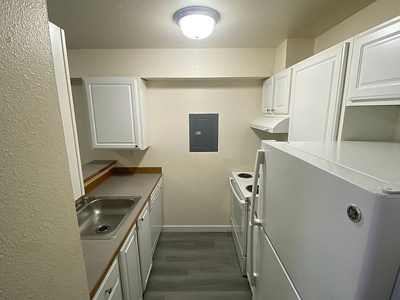 5th image of 12315 NE Woodinville Dr APT 103