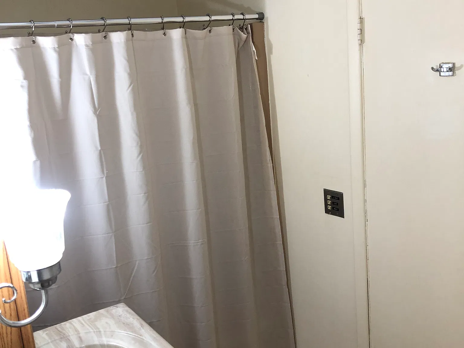 2 bed, 1050 sqft, $1,300 — Photo 3