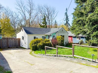10405 8th Ave NE, Seattle, WA, 98125