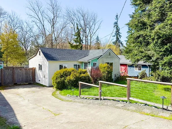 10405 8th Ave NE, Seattle, WA 98125