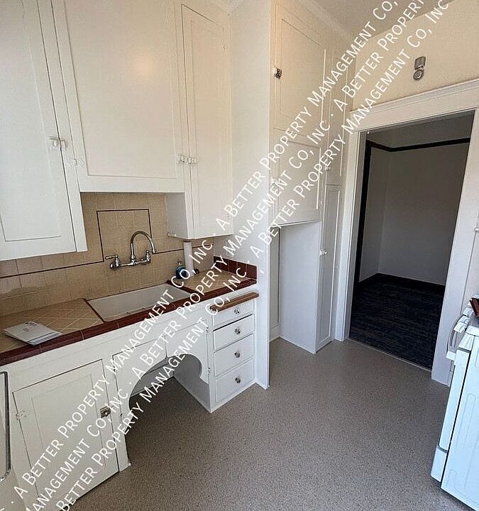 2nd image of 923 Obispo Ave APT 2