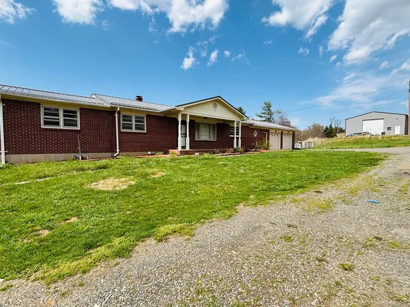 166 Westwood Ln, Hillsville, VA 24343