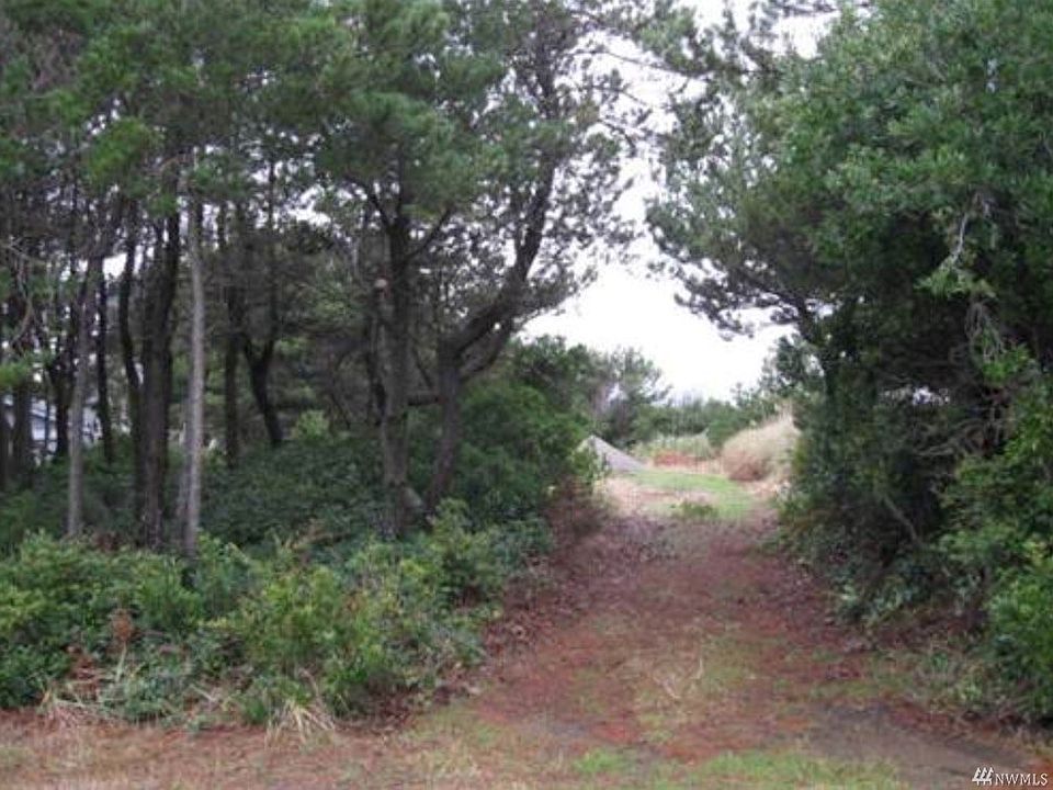 1st image of 207 Sand Dune Ave SW