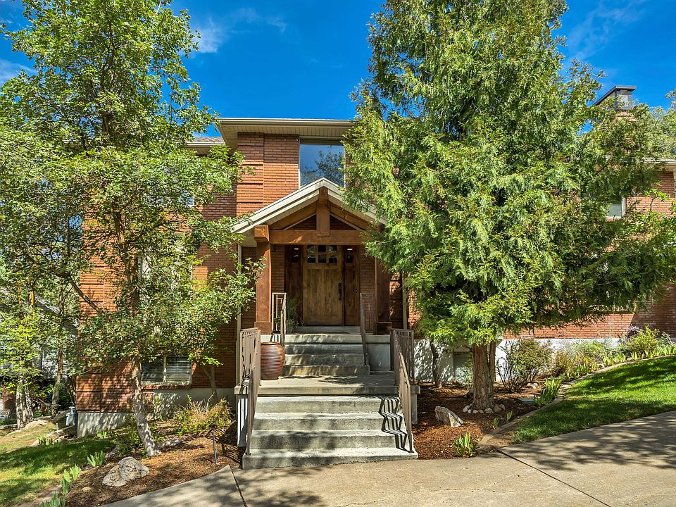 1st image of 2745 Cave Hollow Way