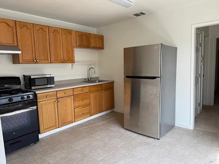 366 Brown St #B — Photo 2