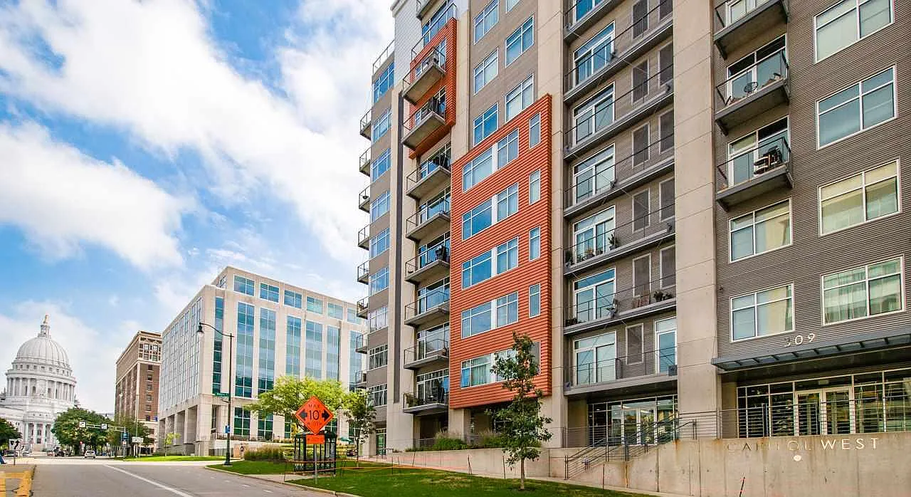 1 bed, 615 sqft, $1,700 — Photo 2