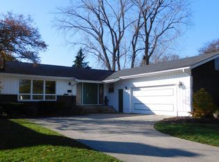 1400 Magnolia Ln, Munster, IN 46321