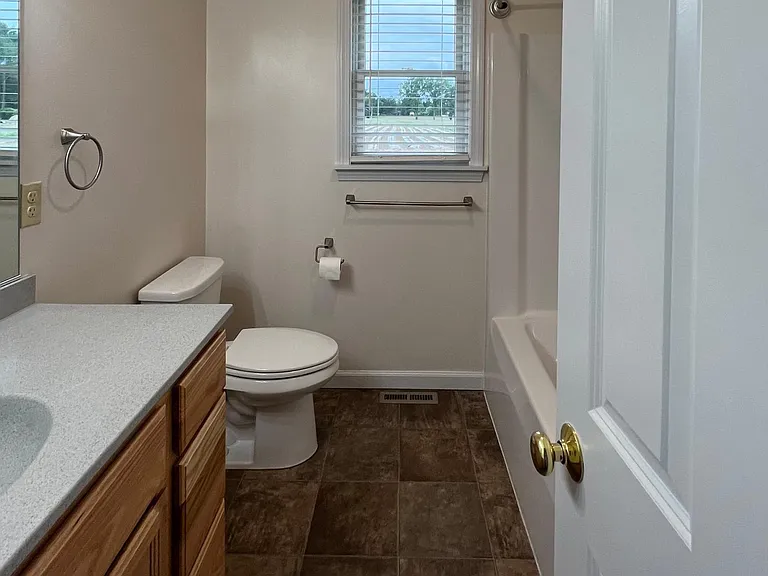 100 N Maple St — Photo 27