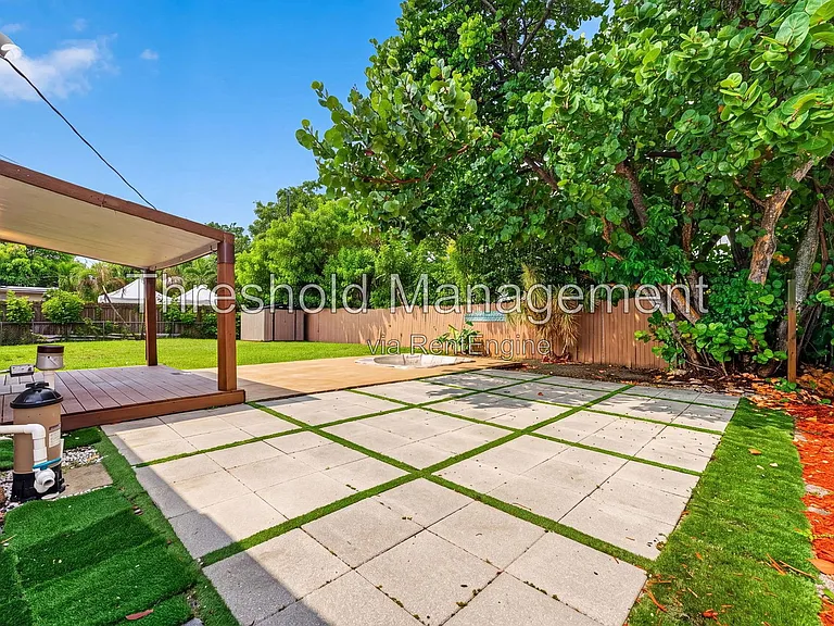 19632 NE 12th Pl — Photo 21