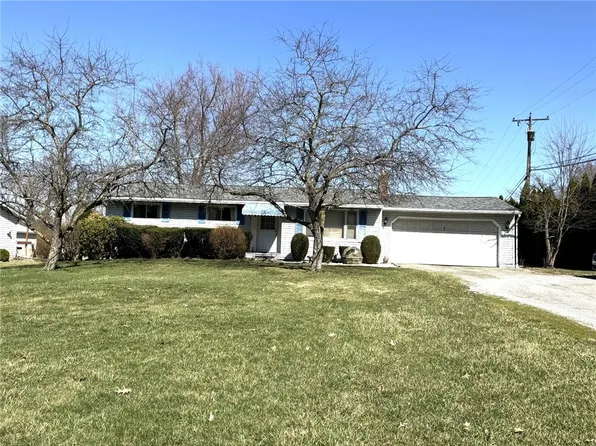 17 Shenango Rd, New Castle, PA 16105