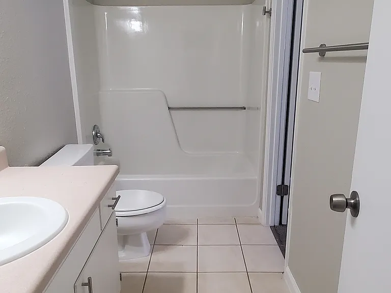 2644 Dorian Dr #D — Photo 15