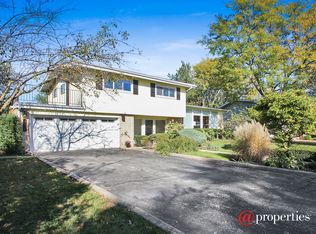 2916 Fairway Ct, Glenview, IL
