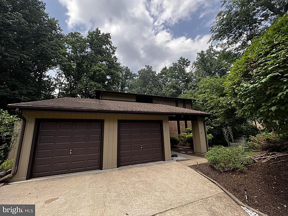 3rd image of 2602 Woodfern Ct
