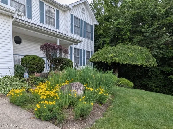 8392 Groveside Dr, Strongsville, OH 44136