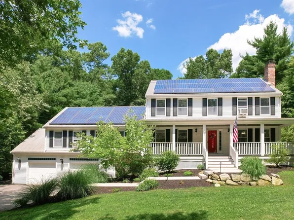 15 Foxwood Ln, Uxbridge, MA 01569