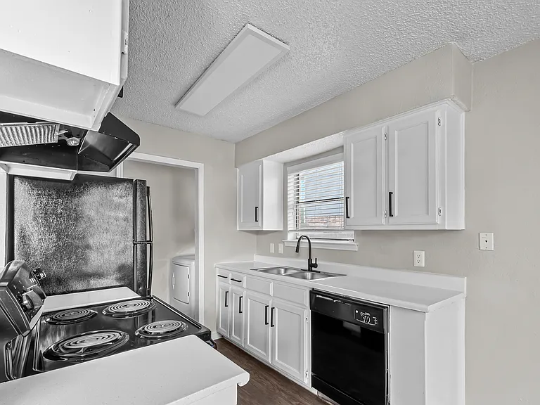 Kings Landing Apartments — Photo 1