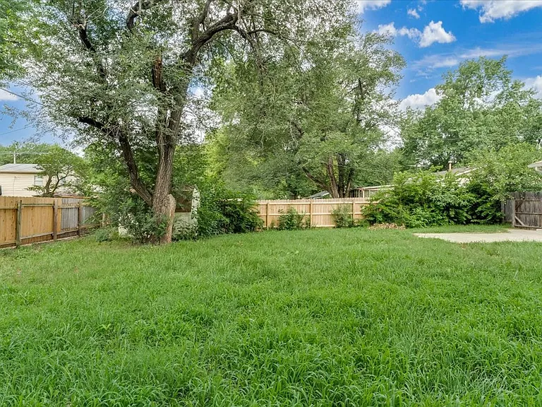 554 S Circle Dr — Photo 14