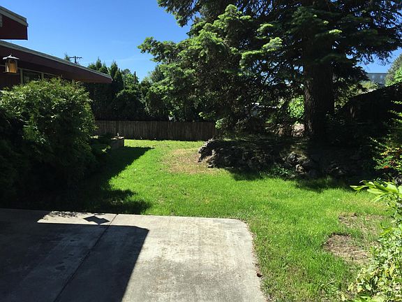 2nd image of 1630 NE Gaines St