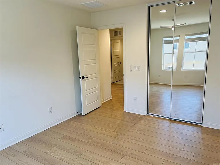530 Longmeadow St — Photo 37