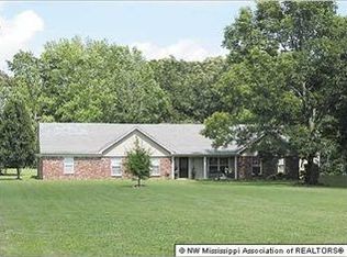 6162 Honeysuckle Ln, Walls, MS 38680